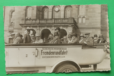 AK Nürnberg / 1920-1930er Jahre / Foto / Vereinigte Frenden Rundfahrt / Bus Omnibus Touristen